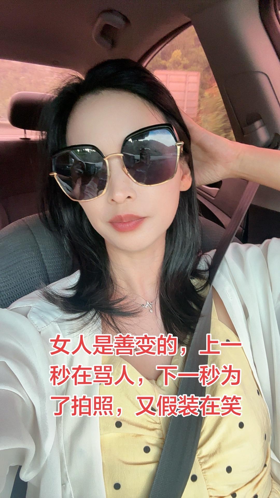 女人在拍照面前，什么事都可以放一放，哈哈哈
