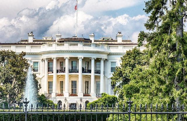 美国又出大热闹了，特朗普仗着总统身份想收拾媒体，结果直接被法官狠狠驳回，还判定他