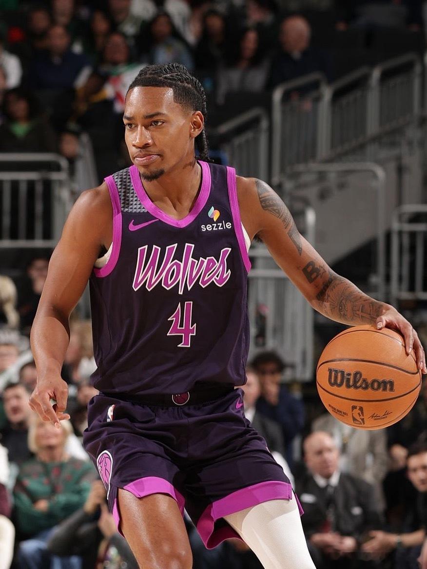 森林狼将迪林汉姆交易至公牛！ 森林狼得到：阿约-多孙穆公牛得到：迪林汉姆、伦纳德