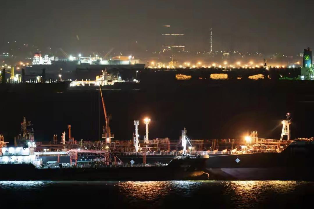 美国突然反转放弃打格陵兰，还停了对欧洲盟友的惩罚，看似松了口气，实则是换了目标。