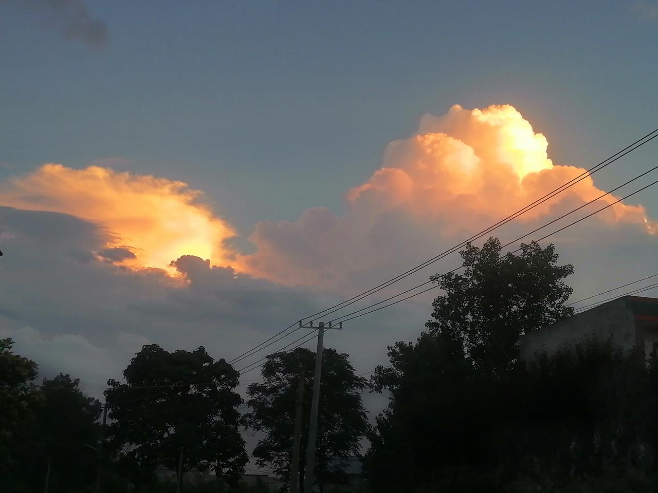 成年人的底气，从来不是等来的，而是攒出来的
 
口袋不空，心不慌；身子硬朗，事才