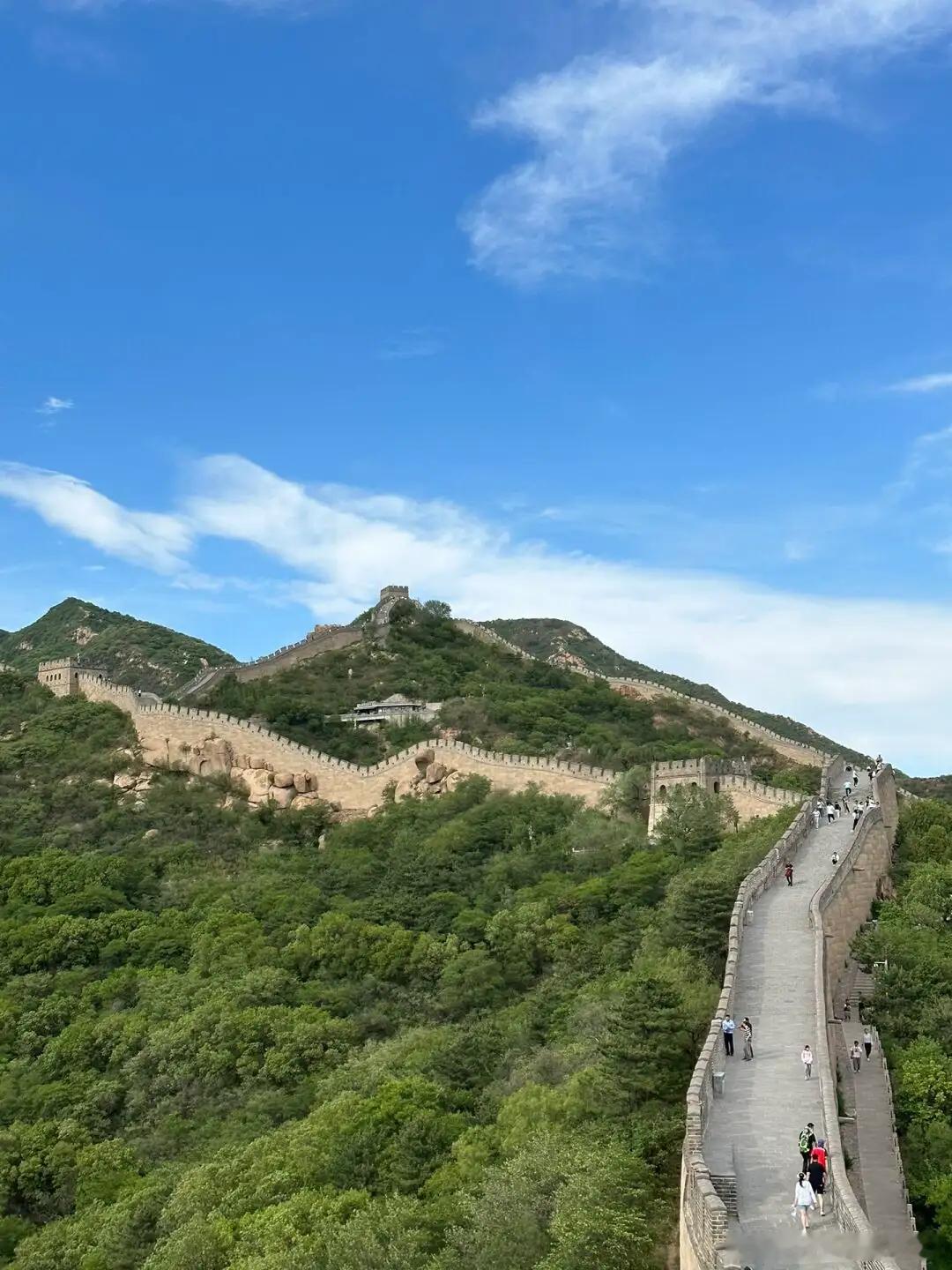 离开后就别再回头，不要幻想重新开始，不要梦想再次升温，结束的感情回不到曾经，离开