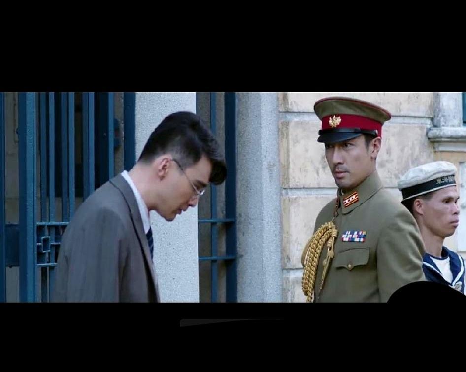 只要眼睛闭得够快，死亡就追不上我，罗翻译这波“选择性失明”简直是整部剧的神来之笔