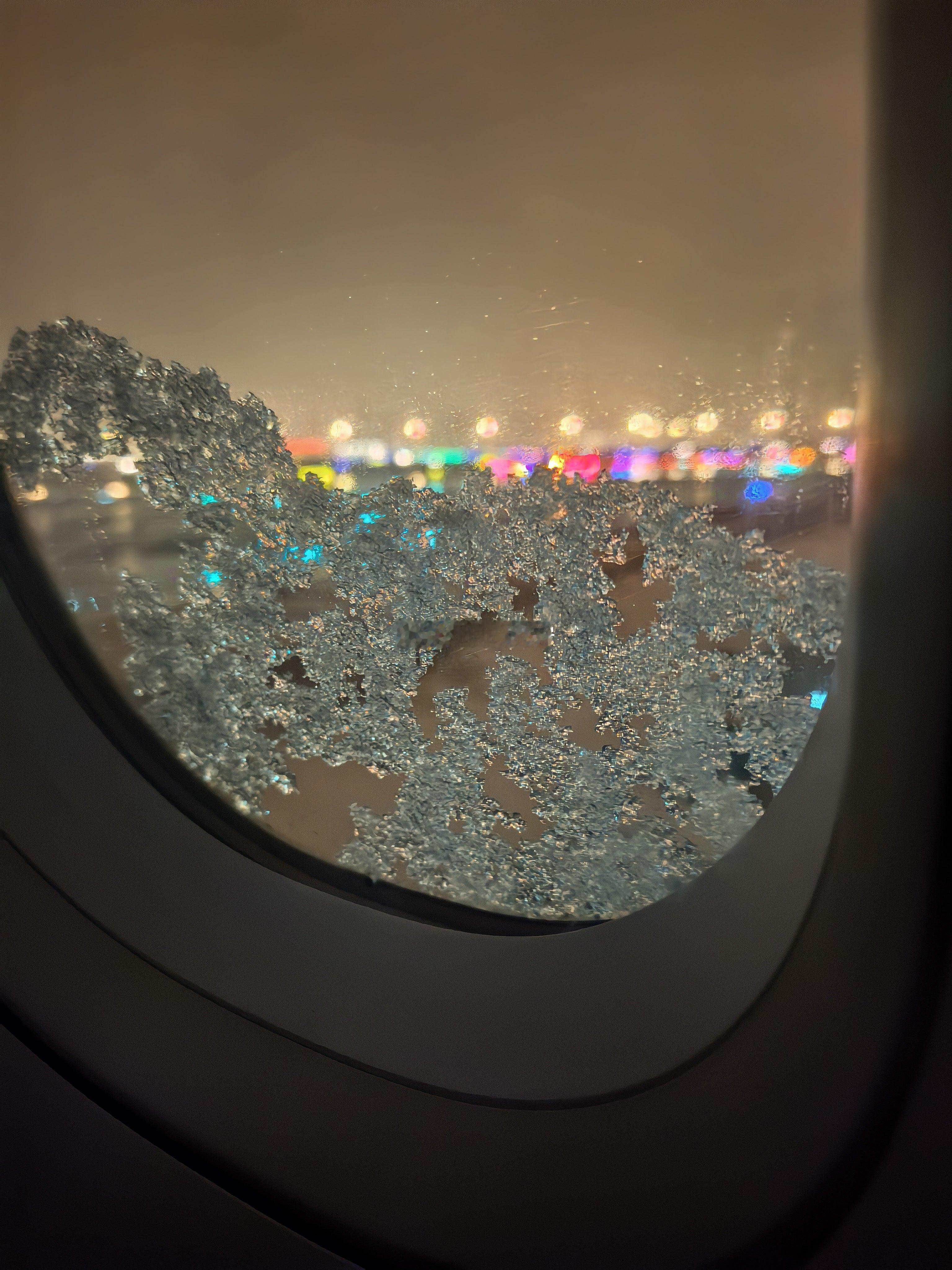 昨天气温还二十度，今天下雪了，乍暖还寒。 新郑·郑州新郑国际机场