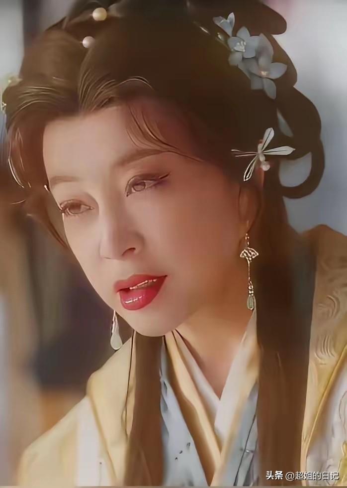 这样的16岁少女，估计谁看了都会笑店大牙，先不说像不像16岁，就这个样子，首先?