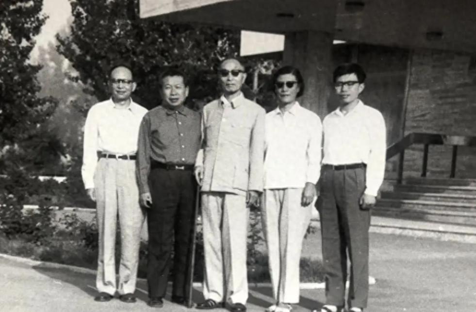 70年代珍稀照片回顾：张爱萍与李又兰的爱情故事，娶首长遗孀后伉俪恩爱，让人动容