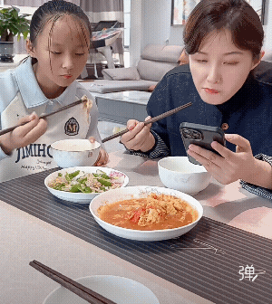 这闺女真懂事！[赞]