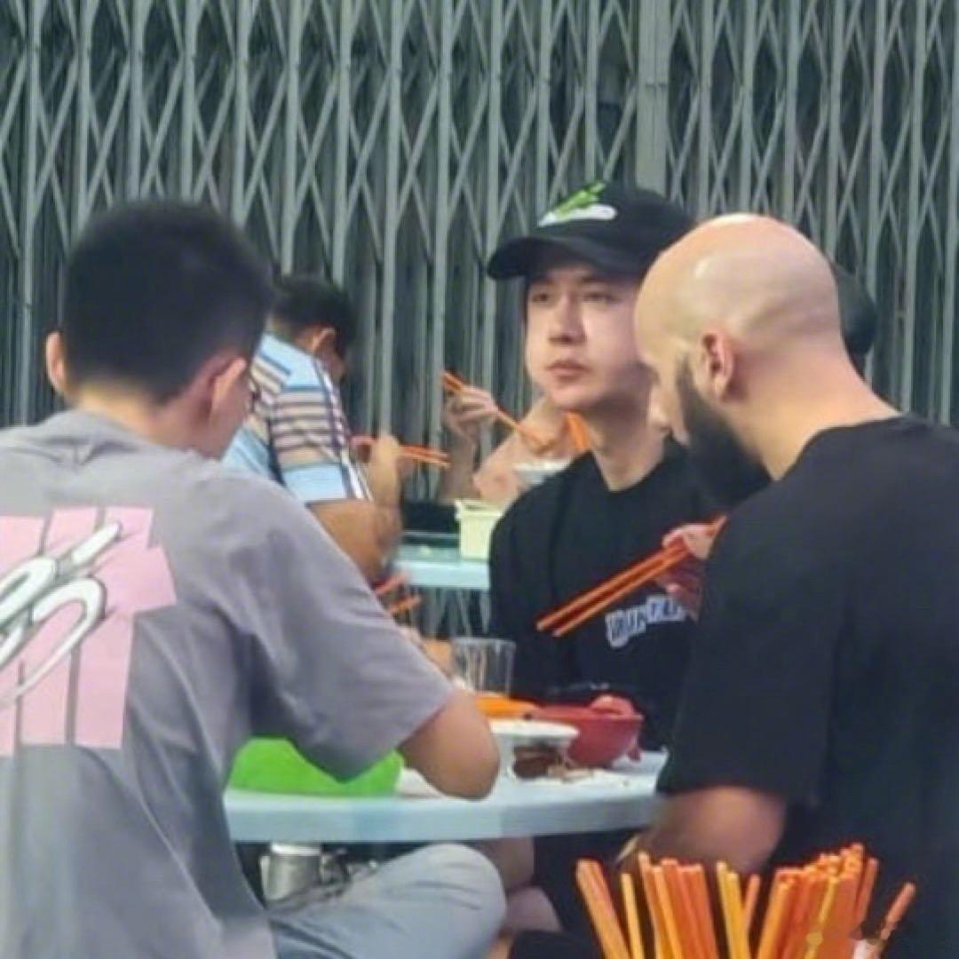 王一博这趟马来西亚之行热度确实高，主要是他‌为备战11月6日至8日的China 