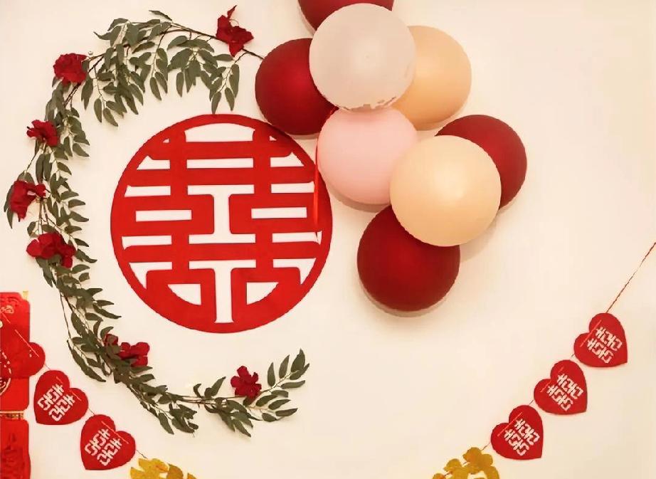 公园是人们活动、锻炼身体的重要场所，有男有女，有老有少，有时候家人一起逛公园，遇