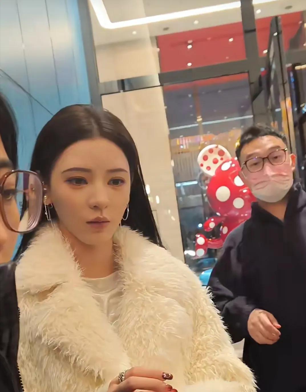 《乘风破浪的姐姐5》节目录制看到了张予曦，可算知道为什么他们都说她是建模脸了 长