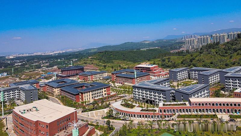 昆明官渡区这波开学季的操作真的太实在了，3所新改扩建学校直接集中投用，刚好赶上秋
