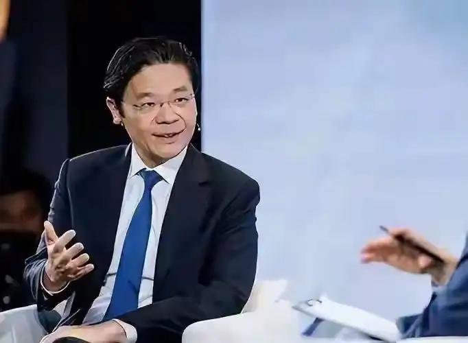 新加坡总理黄循财坐在加拿大电视台的聚光灯下，神情急切，语速紧凑，像急于递交一份“