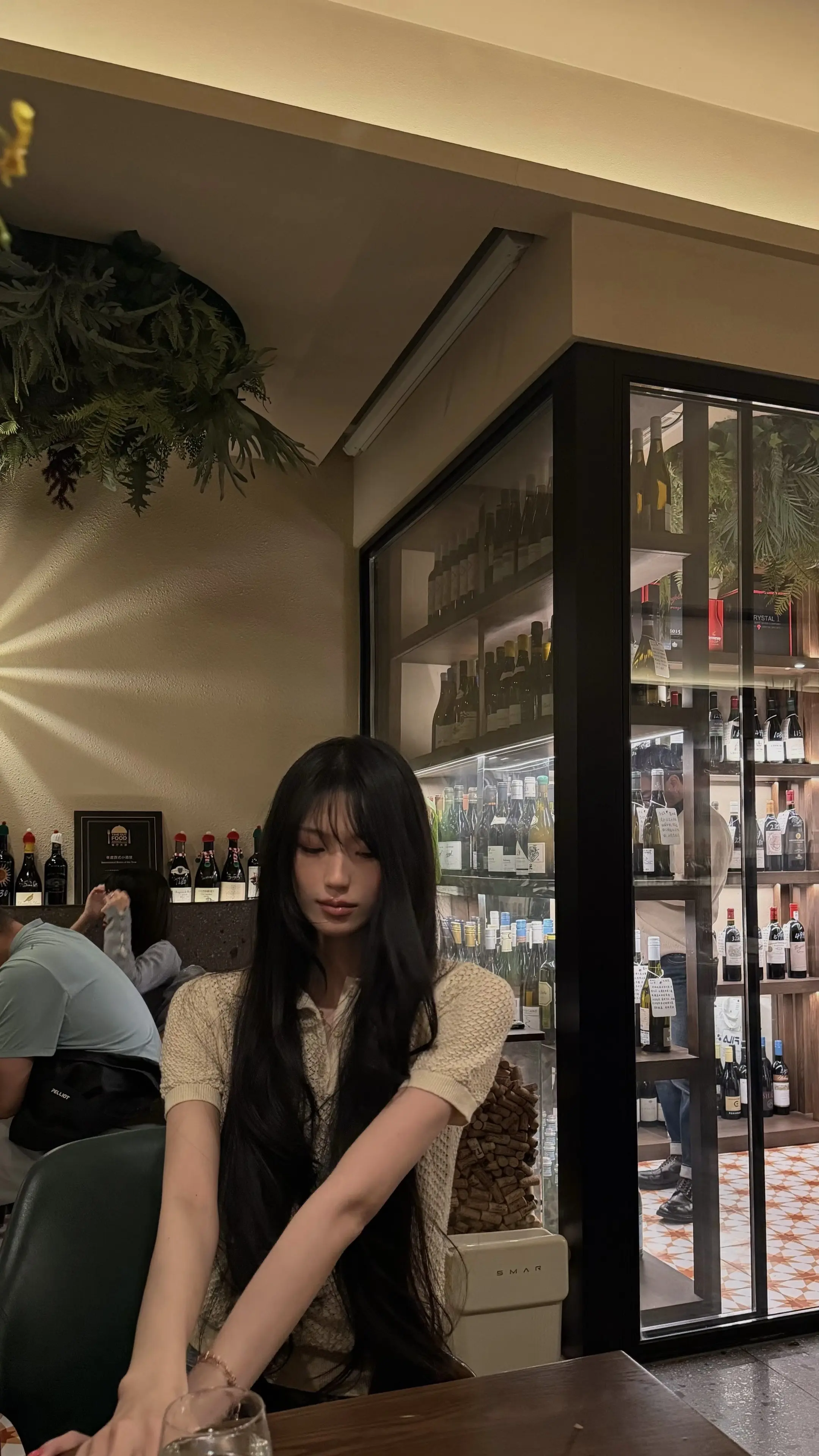 劣质的香水是没有后调的 人也一样