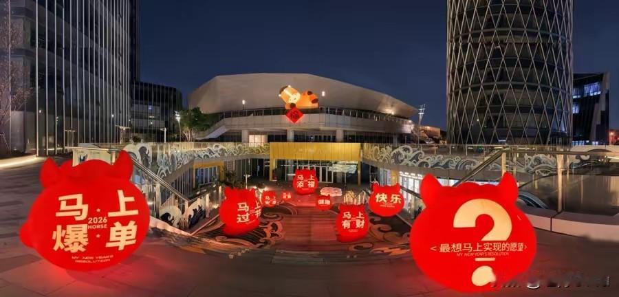 上海宝山滨江春节灯会举行
江风灯火交织成浪漫之约
2月14日至3月10日每日
1