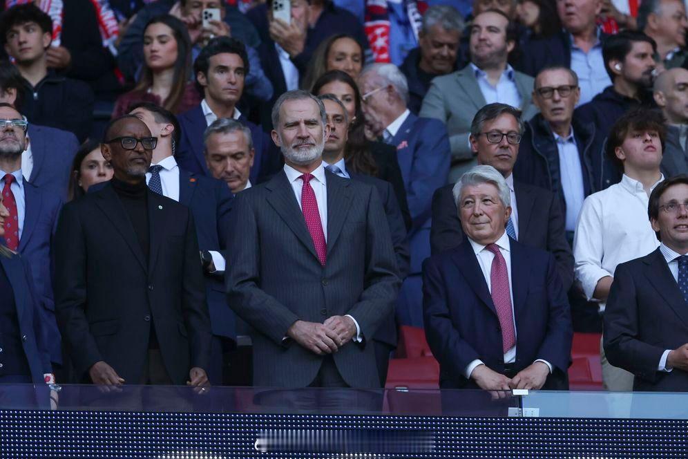 西班牙王室4月29日，欧冠半决赛马竞VS阿森纳，西班牙国王费利佩六世现身支持。 