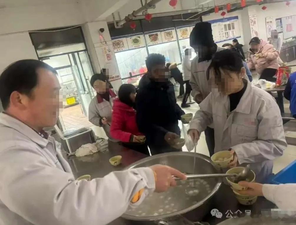 印度人咋就成同胞了呢？