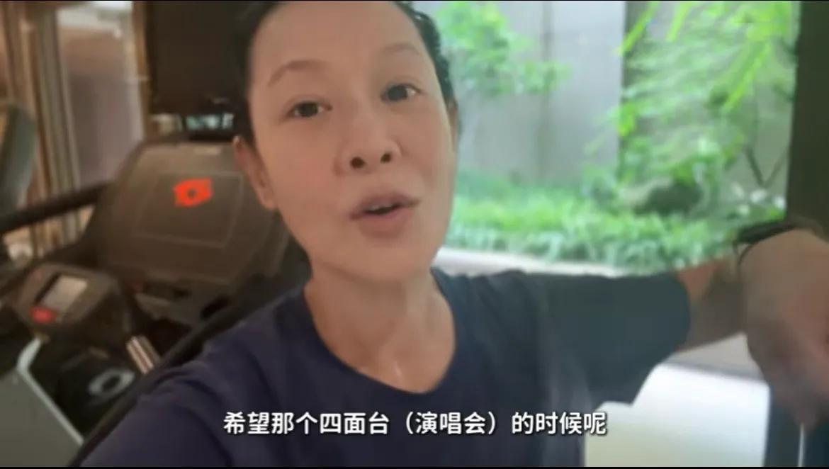 台湾艺人真的很拼，前有王心凌开50场演唱会，后有55岁刘若英为演唱会健身。

有