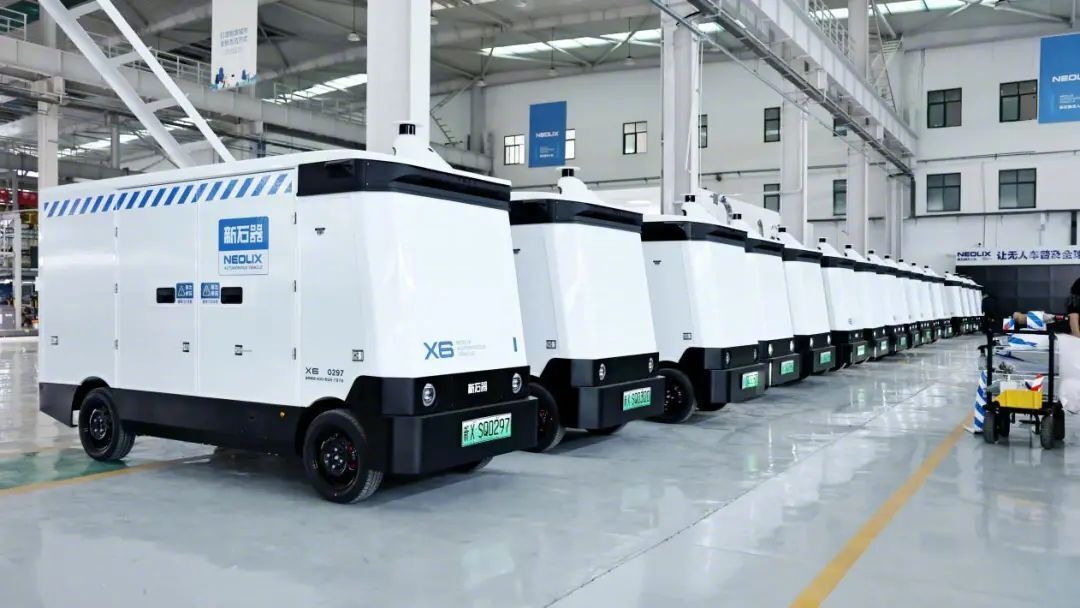 【无人快递车等发生交通事故后谁担责？从业人员称尚无统一标准，专家给出建议】1 月