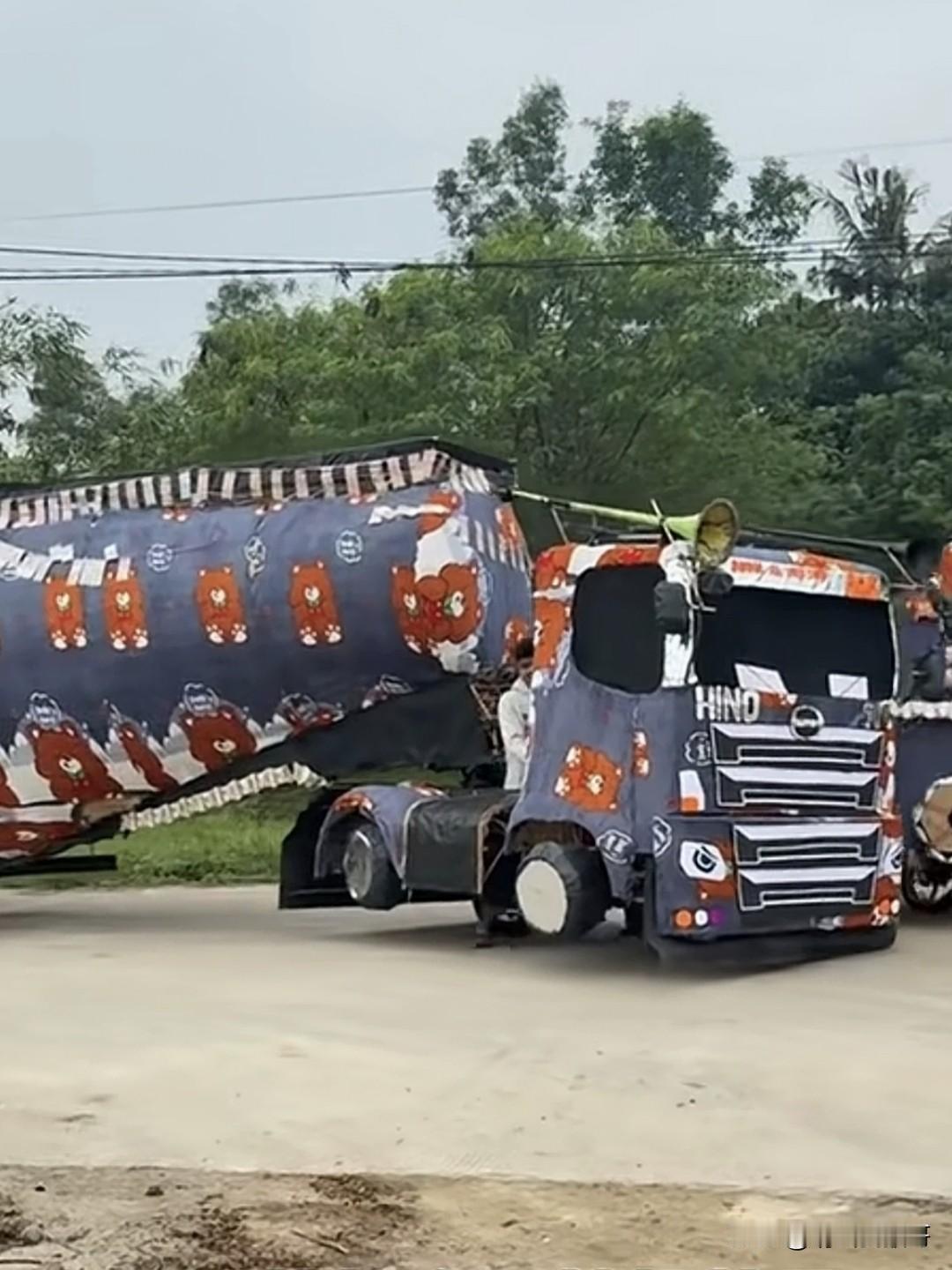 逝者已矣，搞的这么花里胡哨的给谁看