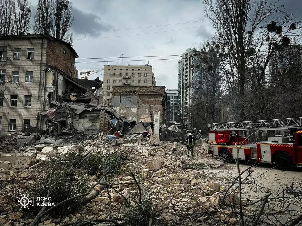 【矛与盾的较量】
被爱国者拦截一枚导弹，落在地上，清晰看见3M22，锆石高超音速