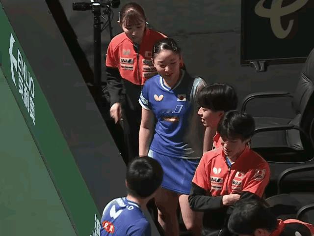 从张本美和与早田希娜的这个小动作看的出，两人的矛盾并没有缓和！

当时张本美和在