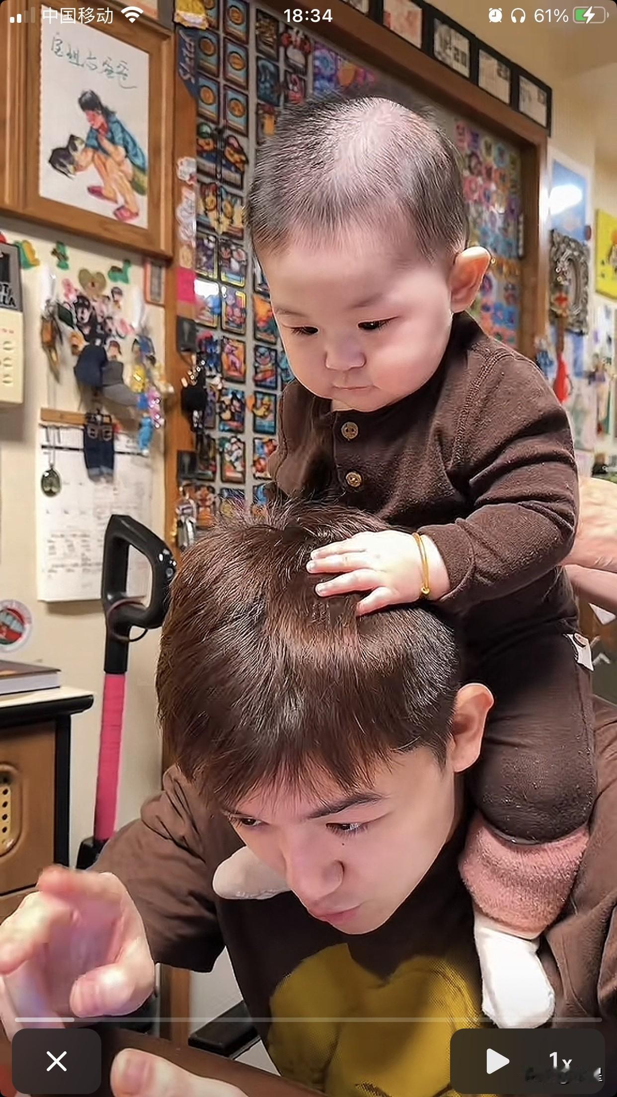 这才是真正的云养娃[耶]
董礼貌小朋友就在一众素未谋面的
211同学的爱里，慢慢