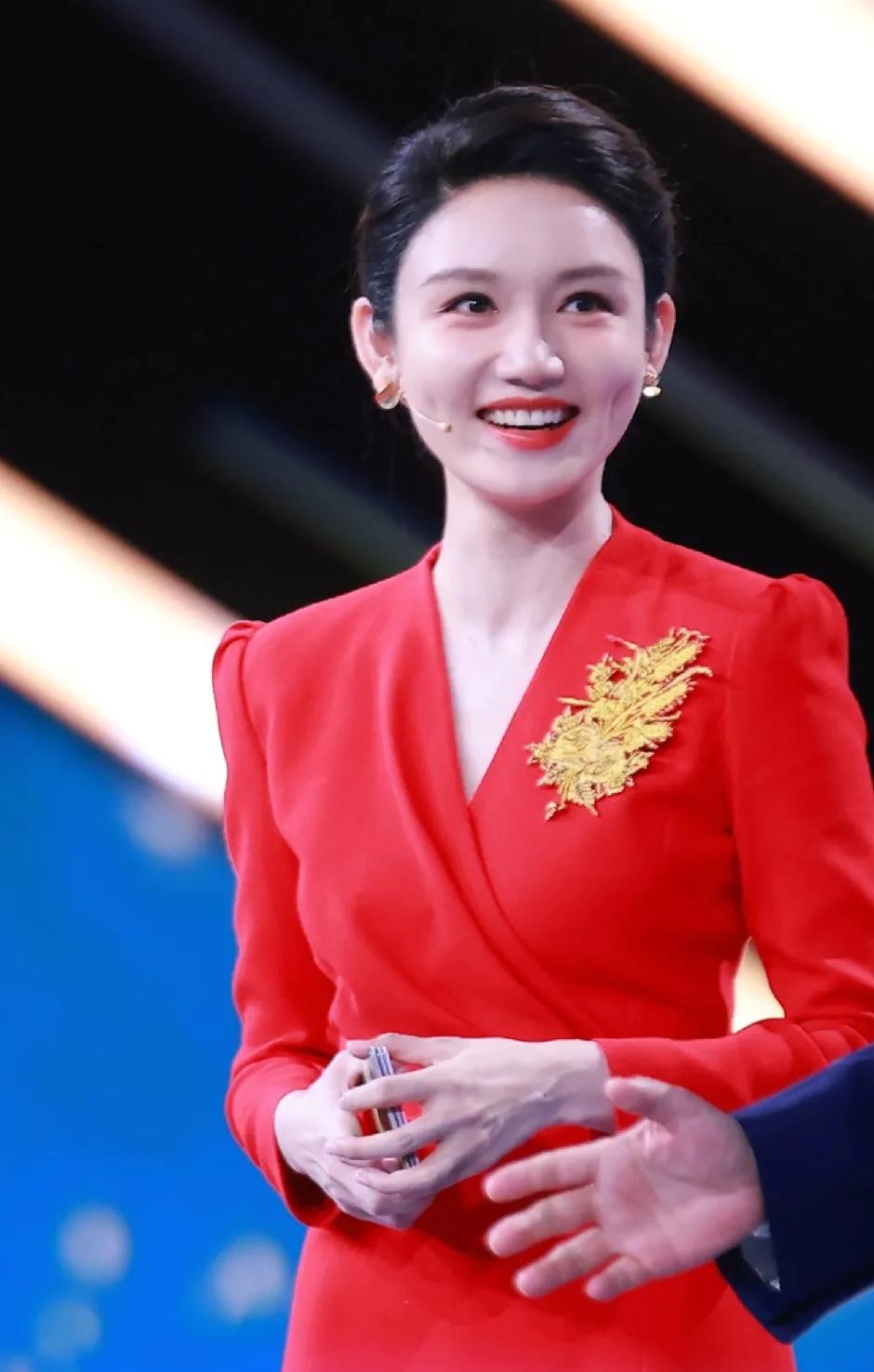 你有没有发现，龙洋才36岁，年纪轻轻，但是她居然已经拥有了这么多让人羡慕的成绩了