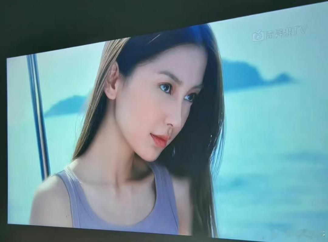 #angelababy# [心]#杨颖# 美人适大屏[哇]适合大荧幕的脸 ​​​