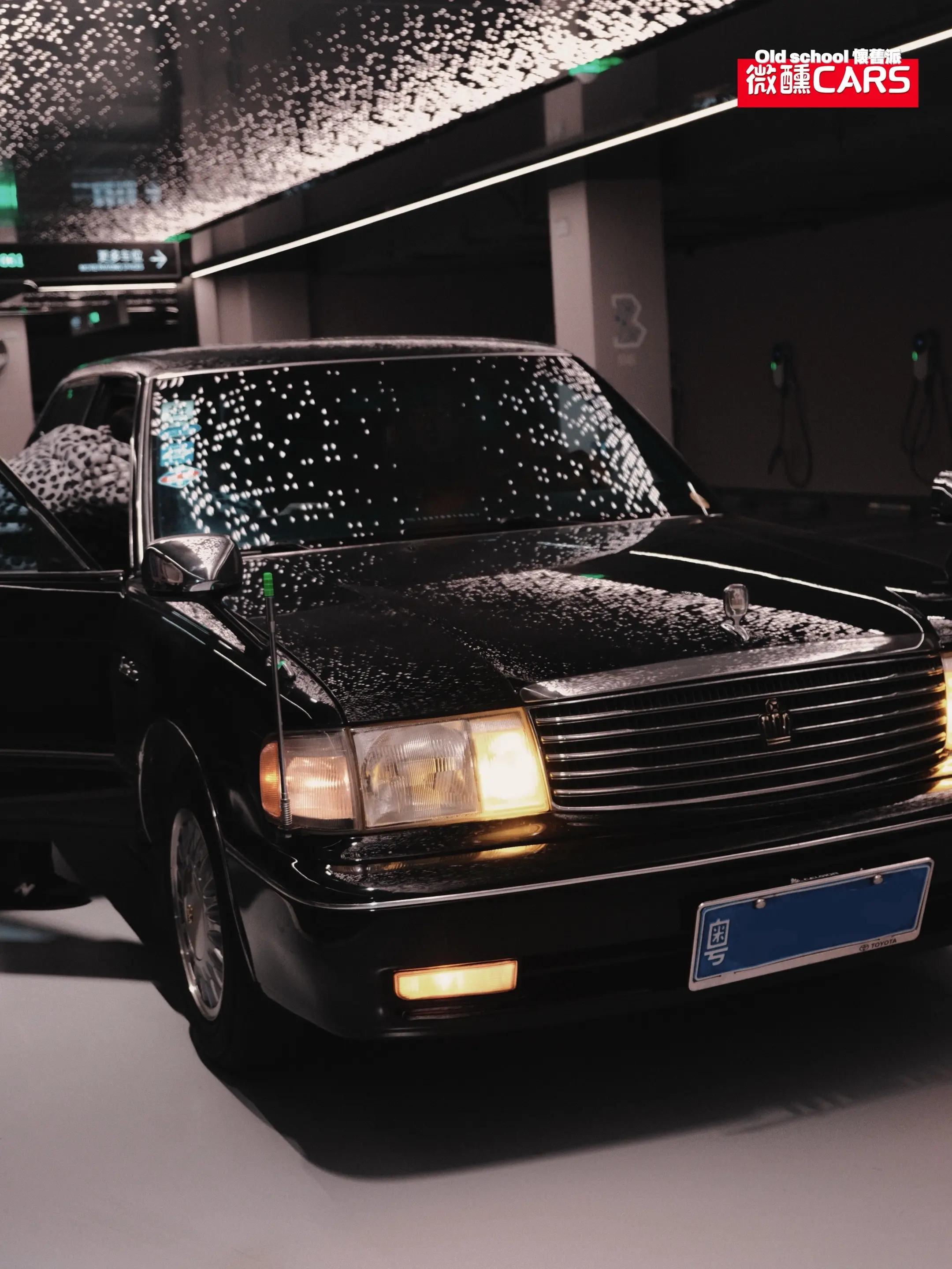 “他沉默寡言，但眼神里充满故事”！