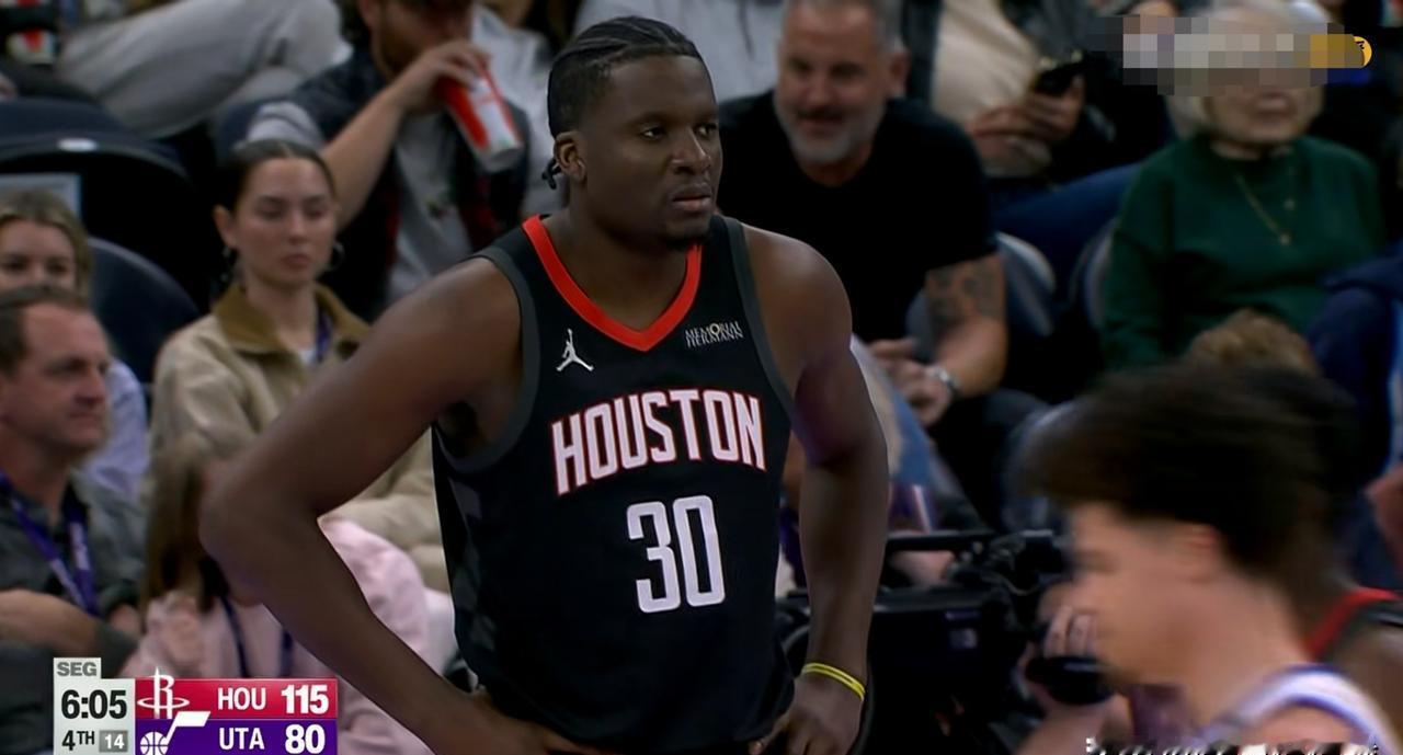 14分钟，3投3中，拿这种数据的中锋竟然只拿500万？
看了火箭大胜爵士这场球，