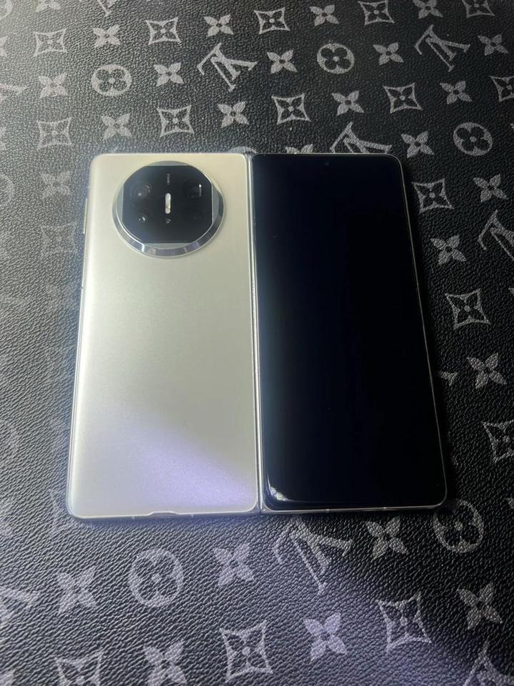 朋友说华为Mate X5用够了，12+256G现在能卖多少钱
当初加价买的，不知