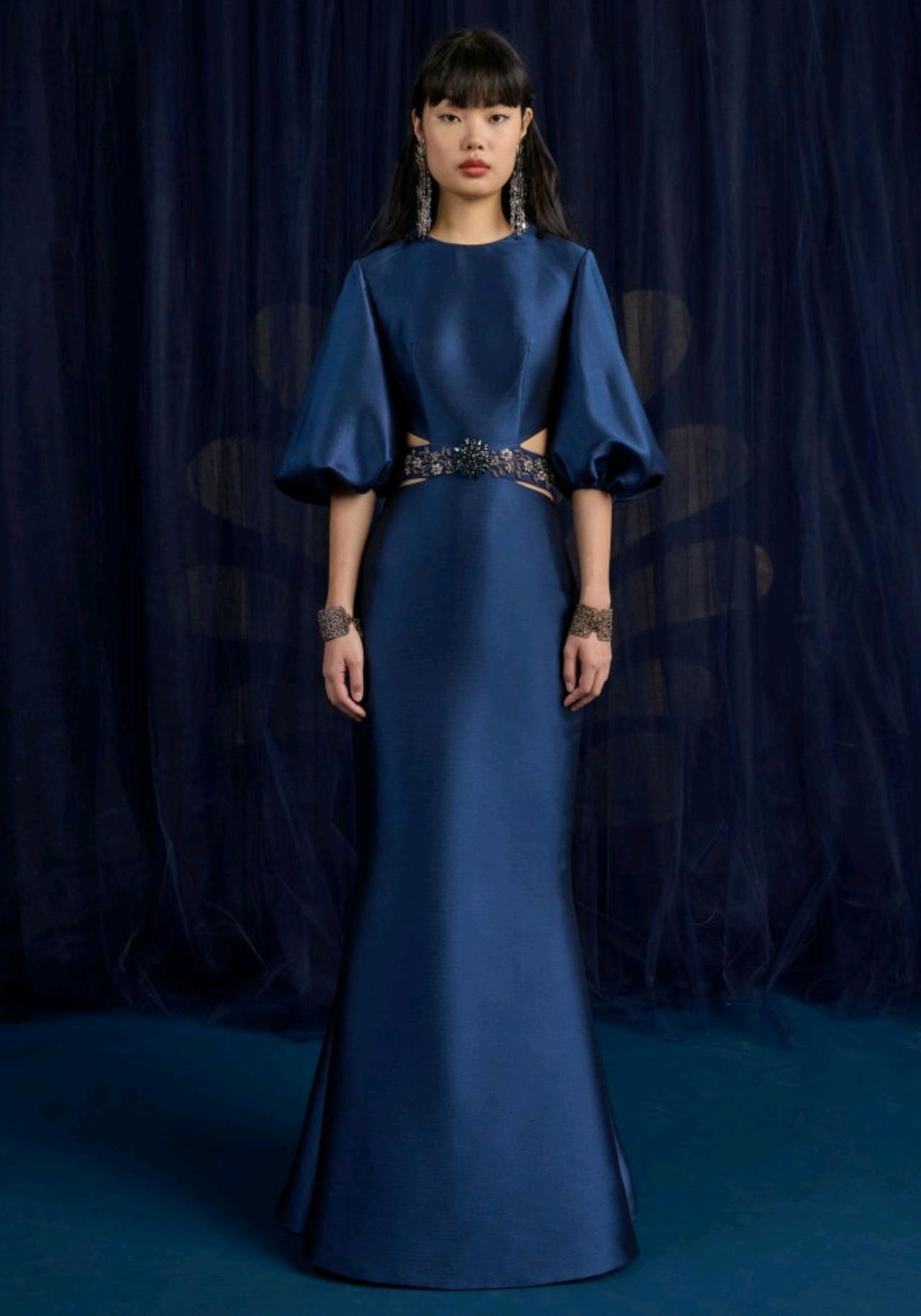 Reem Acra 2026早秋系列是一场东西方美学的优雅邂逅。以丝绸提花与手工