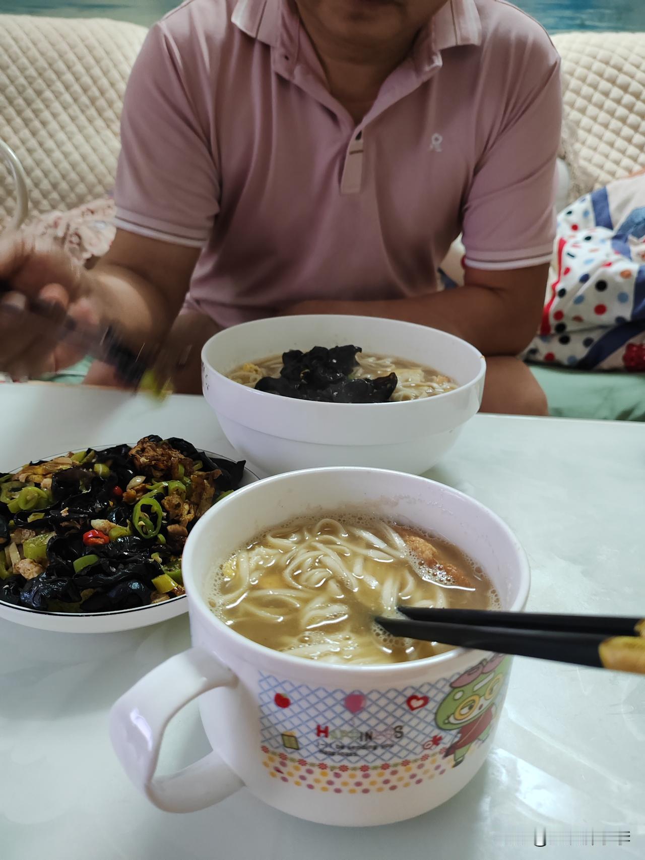 今天4月2号我休息回去祭祖，本来我哥他们约我4号回去，但是4号我上跳班没时间。