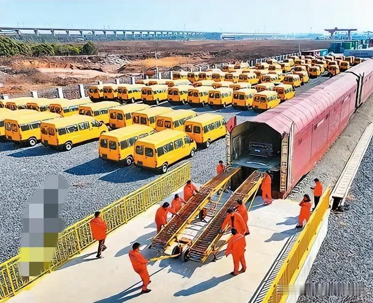 谁也没想到！伊朗冲突引爆能源变局，各国扎堆抢购中国新三样

中东那边打得不可开交