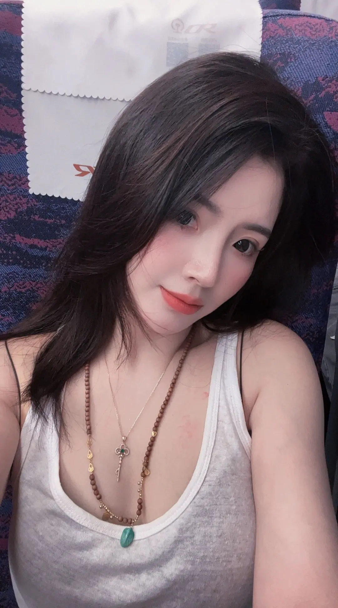 一个人出去走走…或许会开心一些…