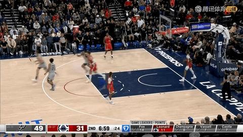 北京时间4月3日，NBA常规赛上演一场焦点战，马刺客场以118-99大胜快船。比