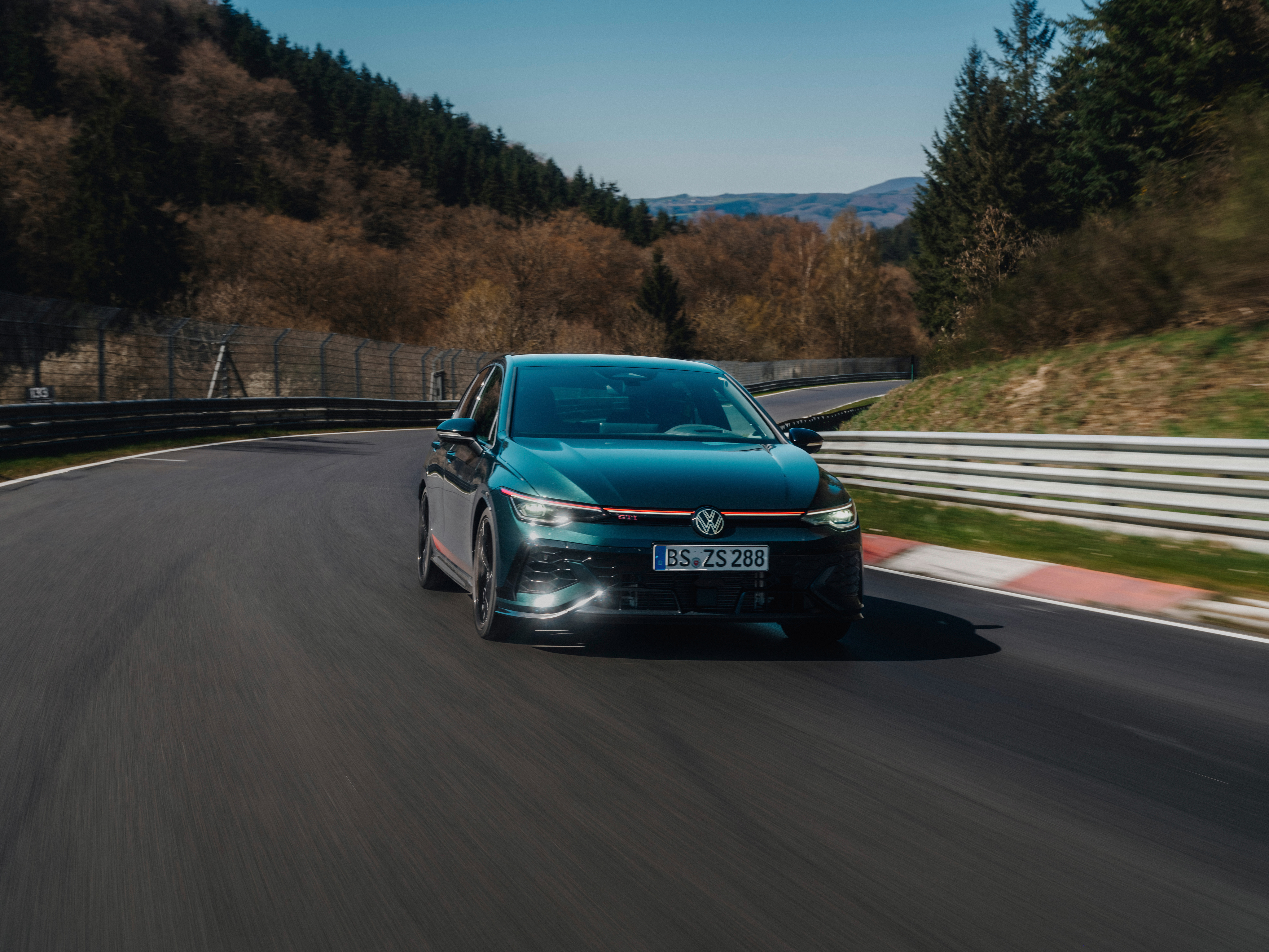 7分44秒523，高尔夫GTI Edition 50，重回「纽北最速前驱车」宝座