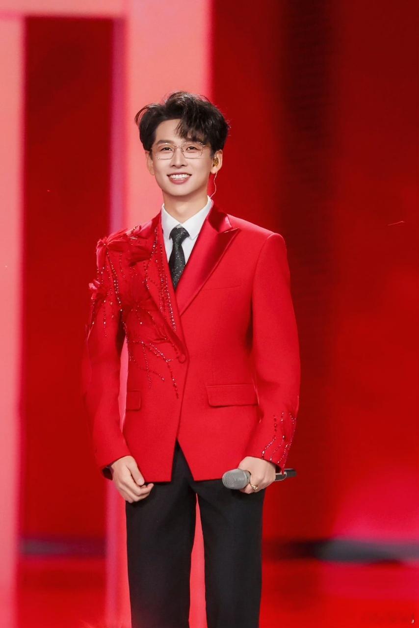 湖南卫视春晚全阵容官宣 要又一次和小齐一起过小年呀～湖南卫视春晚 已官宣，年味也