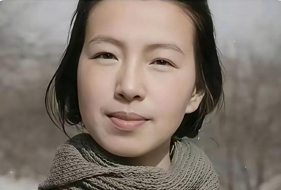 演员奔赴延安，用镜头定格峥嵘！毛主席曾教导：要搞马列主义，不要搞修正主义；要光明