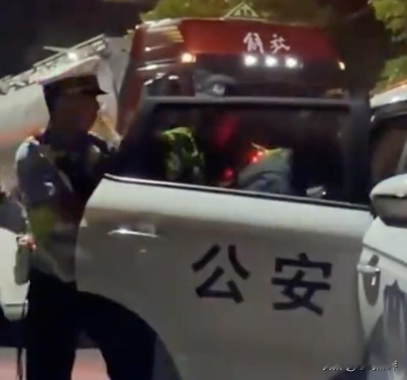 真的是林子大了什么鸟都有了，我相信不少人见过有酒驾被查的，可你见过有酒驾被查，竟