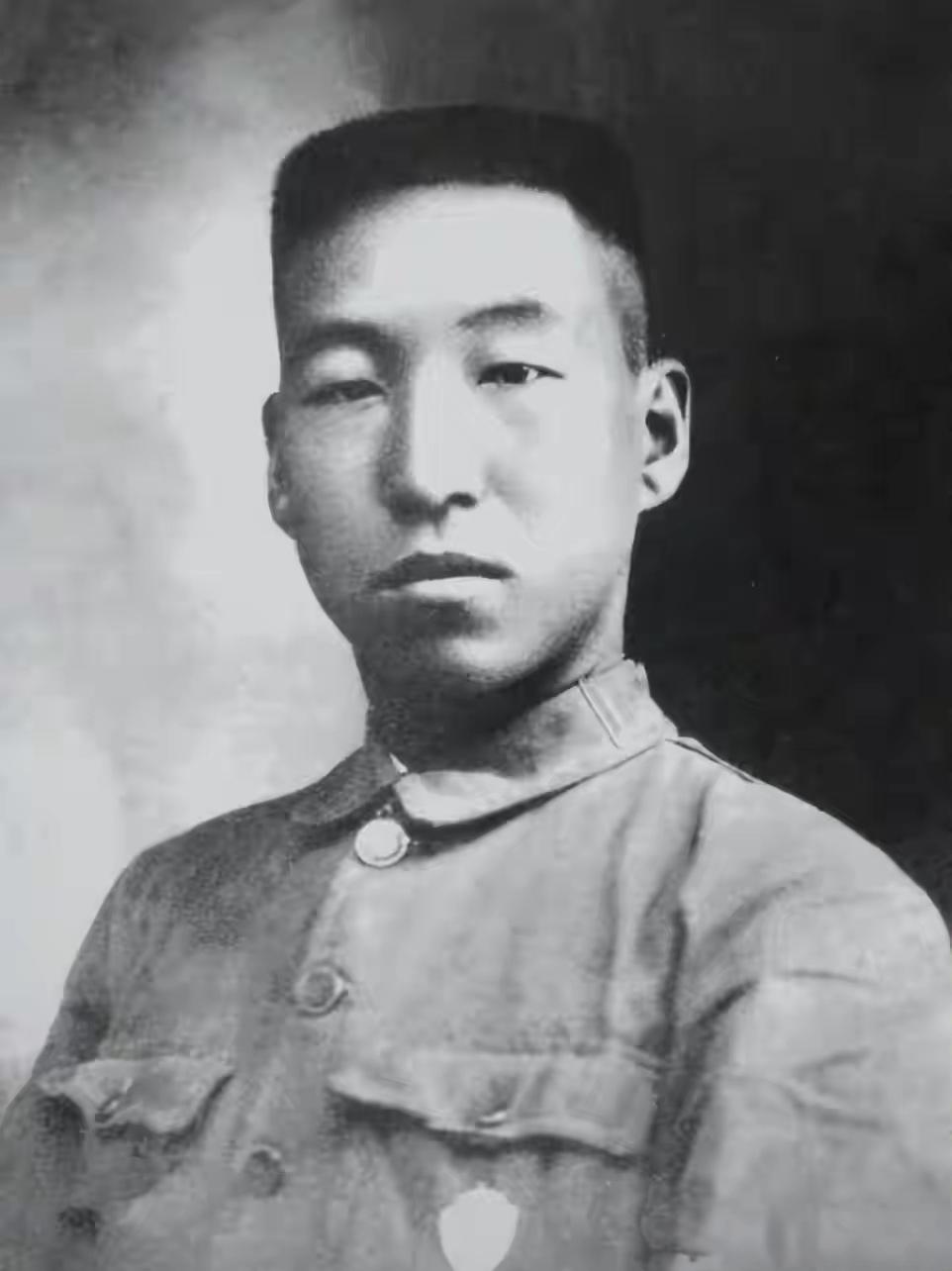 44年5月，老红军单德贵叛变投敌，锅不能让冀东扛把子李运昌背。

单德贵这人，1