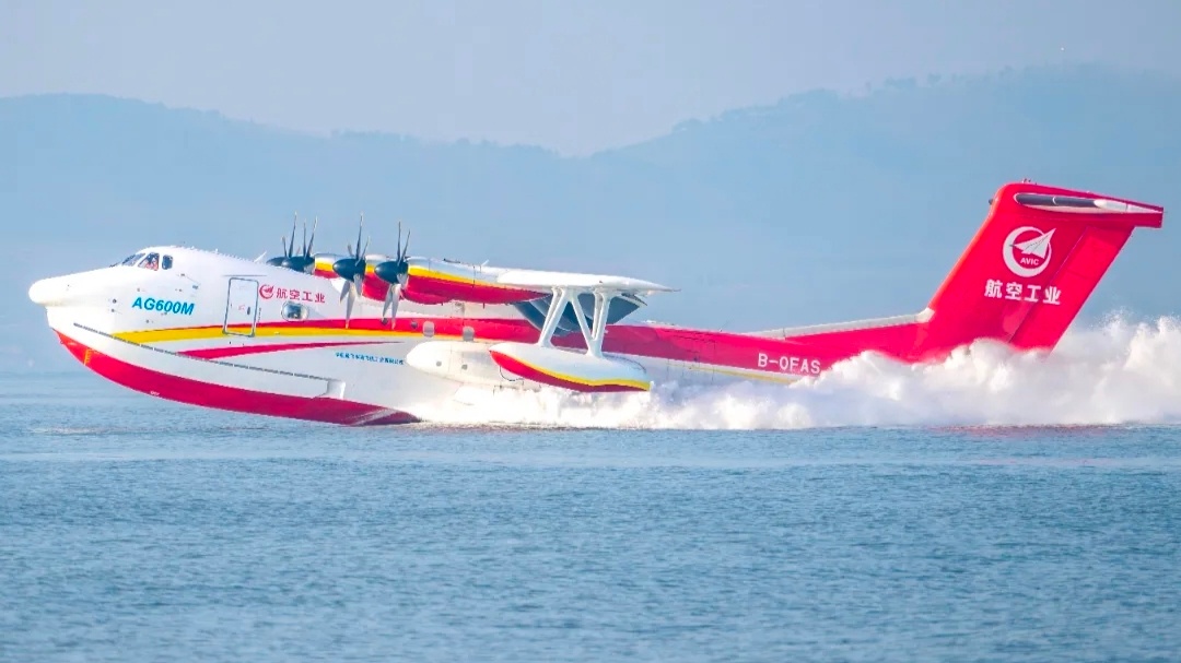 1月3日，一架AG600“鲲龙”开展海上抗浪性验证研发试飞，顺利完成新年第一飞。