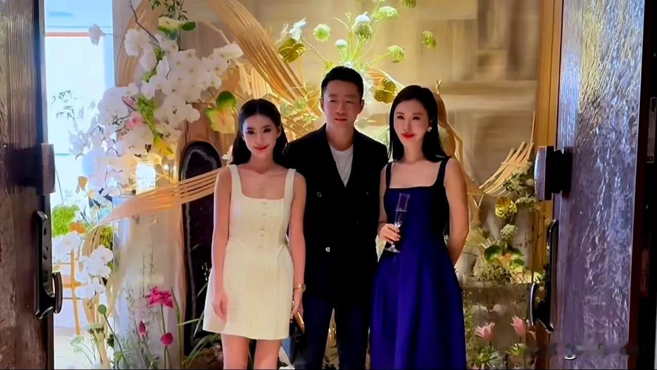 马筱梅和田朴珺同框，很明显，马筱梅被汪小菲带着上了一个新阶级，原本以她“医美顾问