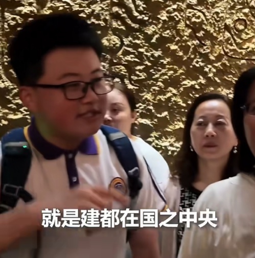 河南博物院14岁讲解员火了：全程脱稿讲文物，知识储备让成年人自愧不如
