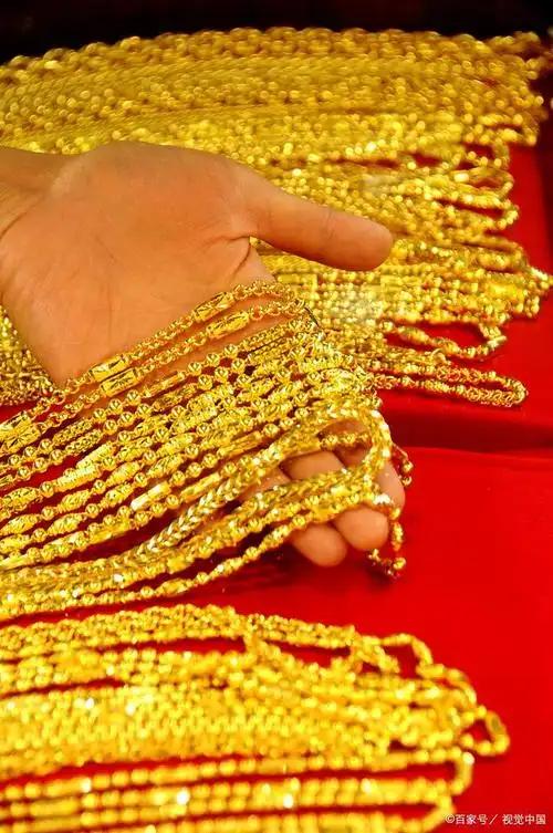 黄金未来会一直上涨吗？这还真不好说。过去几年，黄金价格波动明显。2020年疫情期