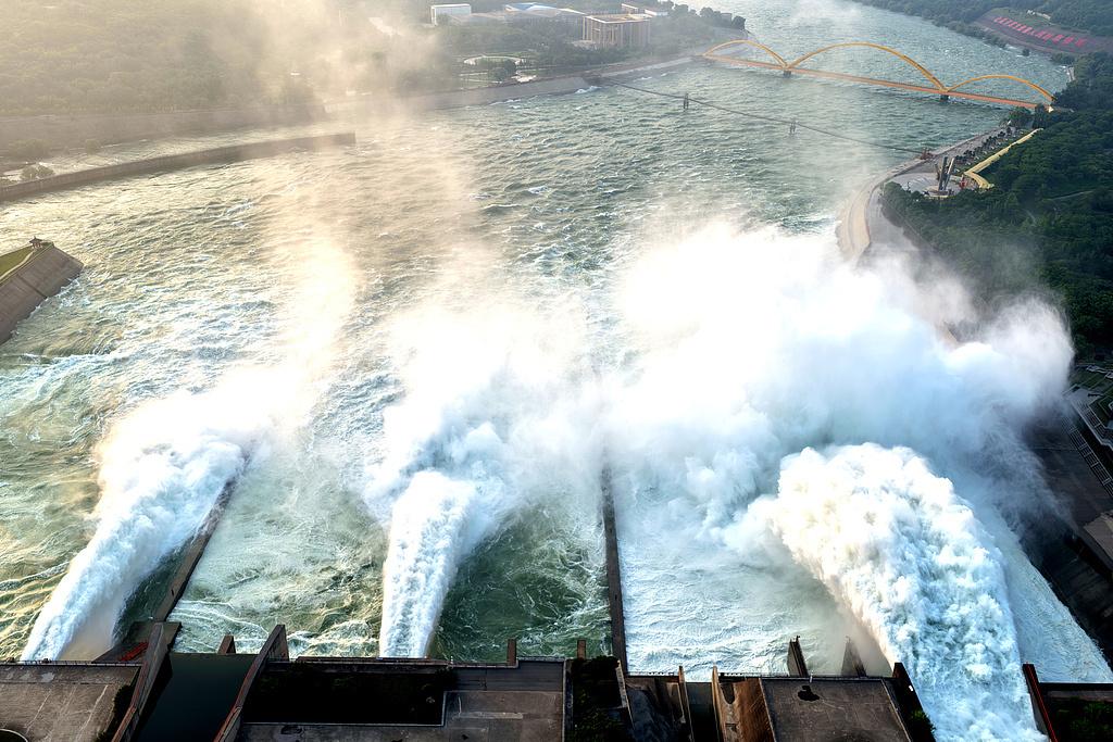 河南济源、黄河小浪底放水：
  2026 年 6 月27日，黄河小浪底水利枢纽‌