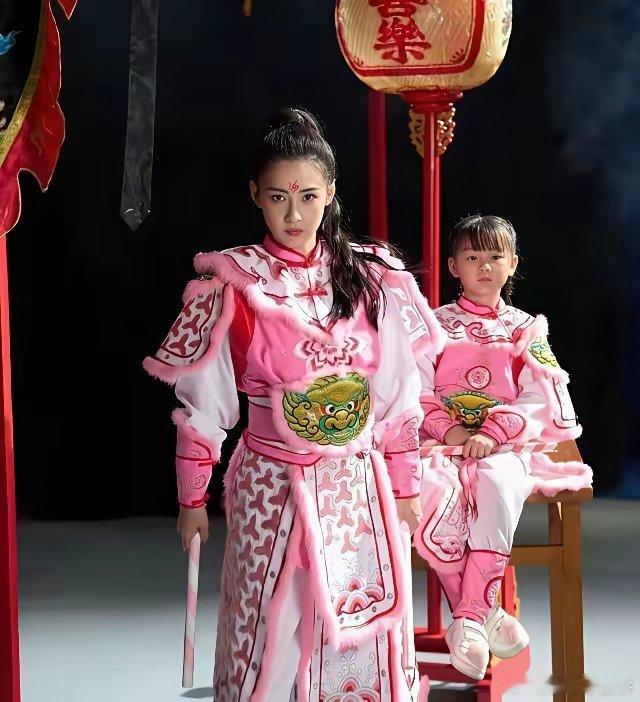 张柏芝现在真的是不需要作品来证明自己了，靠保养能火，靠儿子能火，靠综艺也能火，现