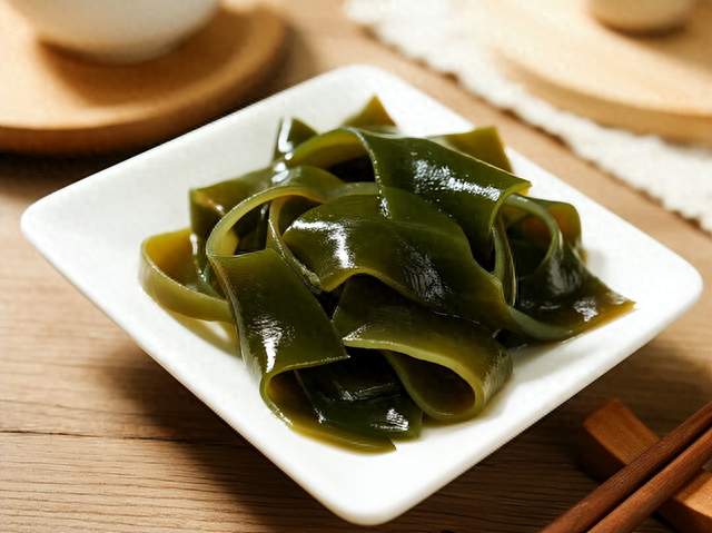 海带能溶解血栓扩张血管？医生建议：想要远离血栓，这4物可多吃