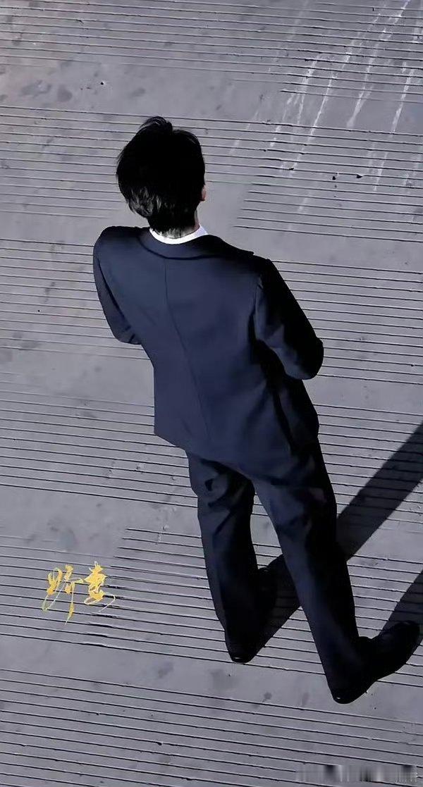 敖瑞鹏不二之臣路透，帅的我晕倒  西装赛道杀疯了完全 