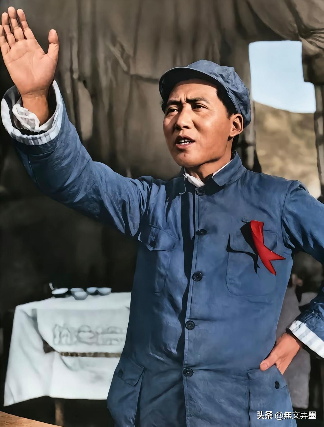 毛主席经典挥手动作
他之所以高呼“人民万岁”，是因为先有人民万岁，他才能“为人民